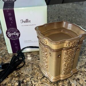 Scentsy Gold Ceramic Trellis Warmer